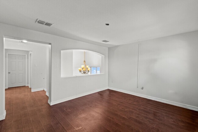 Building Photo - 2106 Mallorca Dr