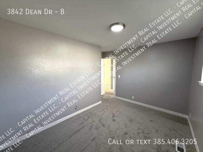 Building Photo - 3842 Dean Dr