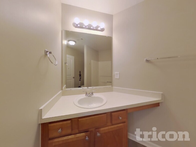 Building Photo - 68 Camden Way