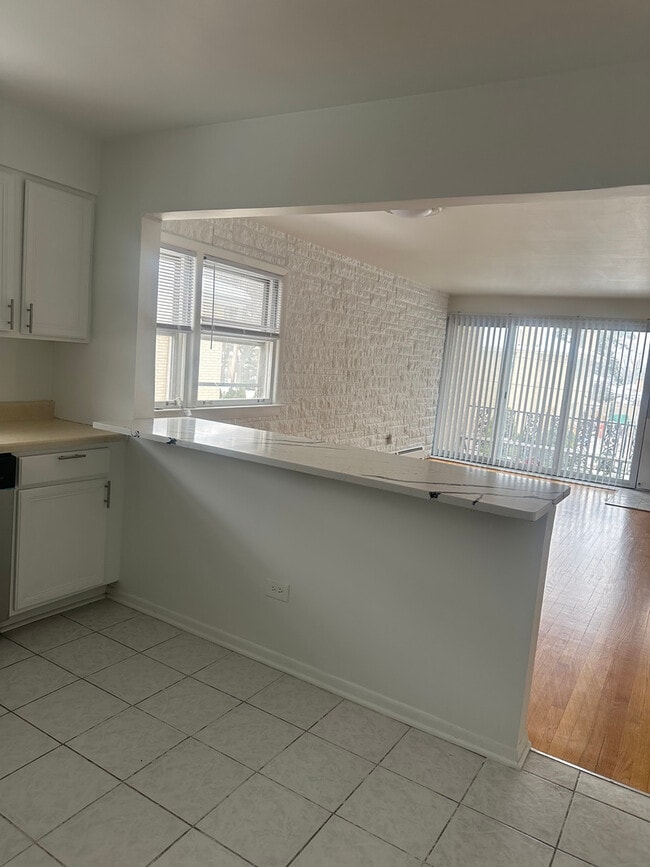 Building Photo - 1241 N La Grange Rd