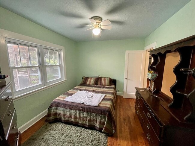 Building Photo - 2120 8th Ave W