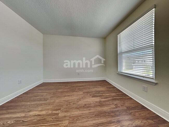 Building Photo - 20324 Calla Lily Dr