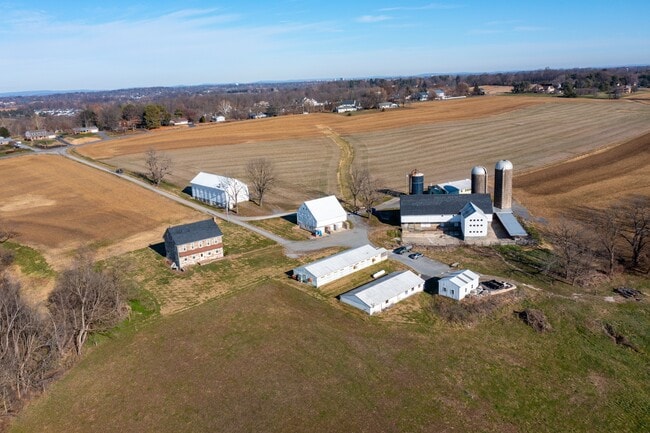 Building Photo - 796 Long Ln