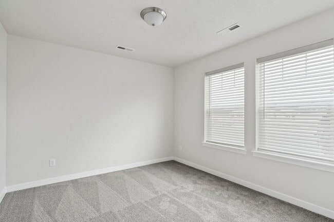 Building Photo - 10419 Rockaway Ridge St