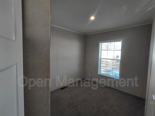 Building Photo - 301 Mantle Ave