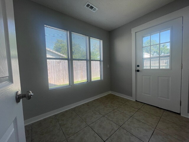 Building Photo - "Spacious 3-Bed, 2-Bath Duplex Retreat in ...