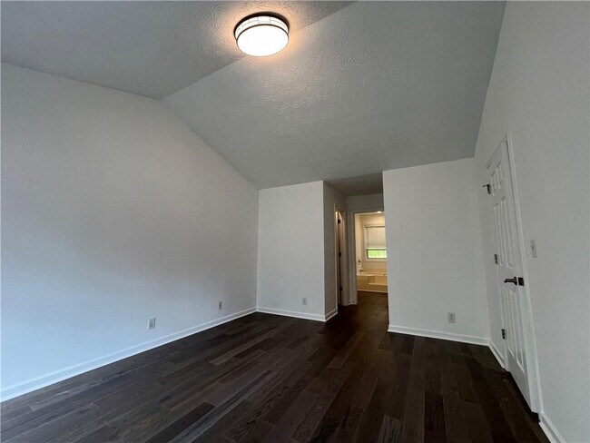 Building Photo - 678 Arbour Way