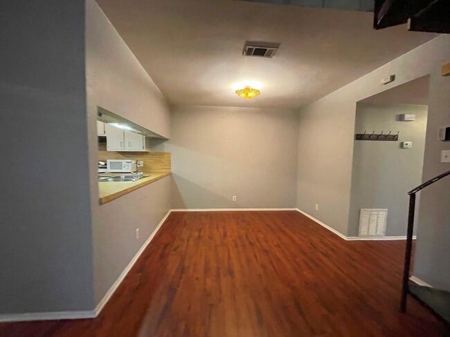 Building Photo - 1734 Timberwood Dr