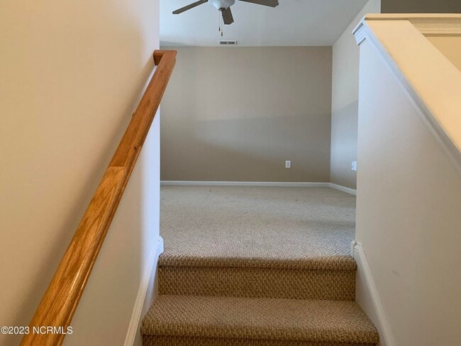 Building Photo - 3 Bed 3.5 Bath Townehome