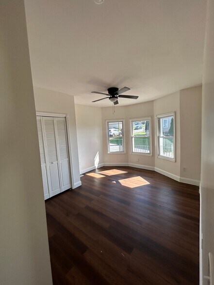 Building Photo - 1202 W Elm St