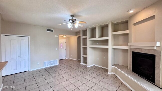 Building Photo - 3537 Tierra Vergel Dr