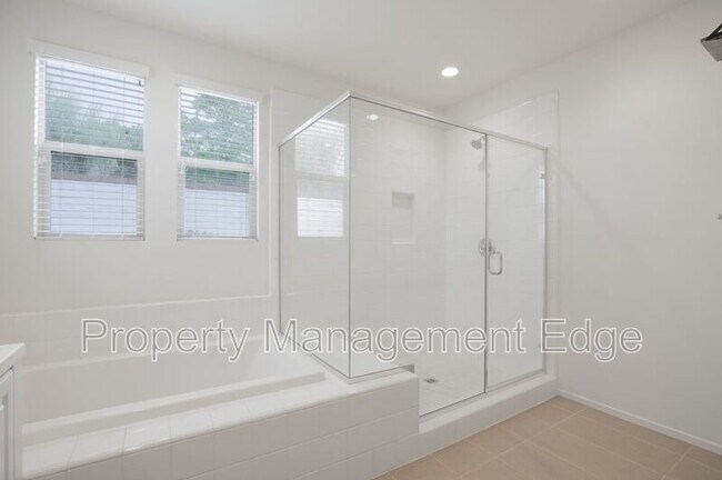 Building Photo - 662 Gemstone Dr