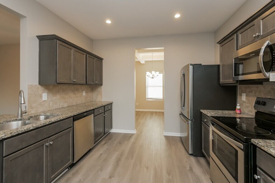 Building Photo - 100 Fairview Dr