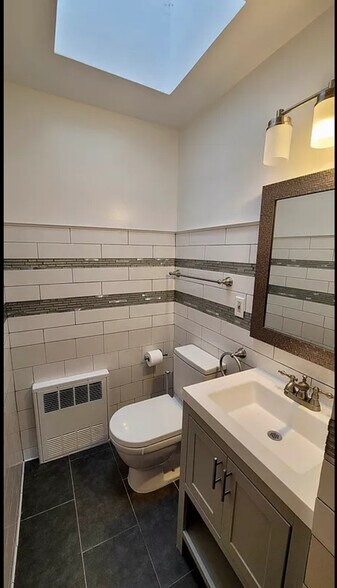Building Photo - 2431 43rd St