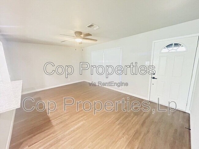 Building Photo - 2914 Greenacres St