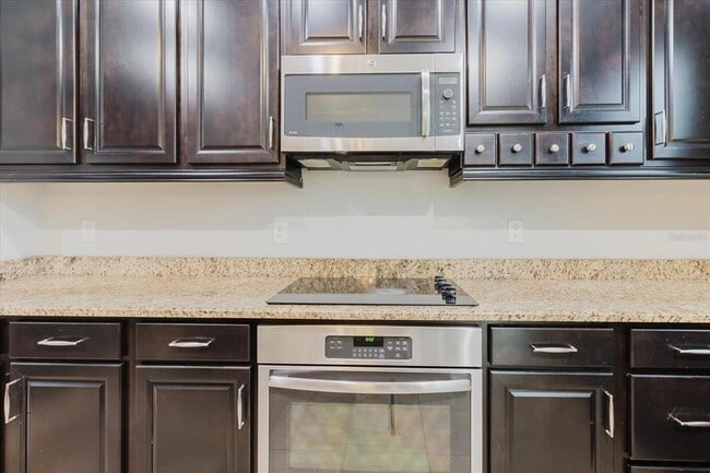 Building Photo - 1389 Heritage Landings Dr