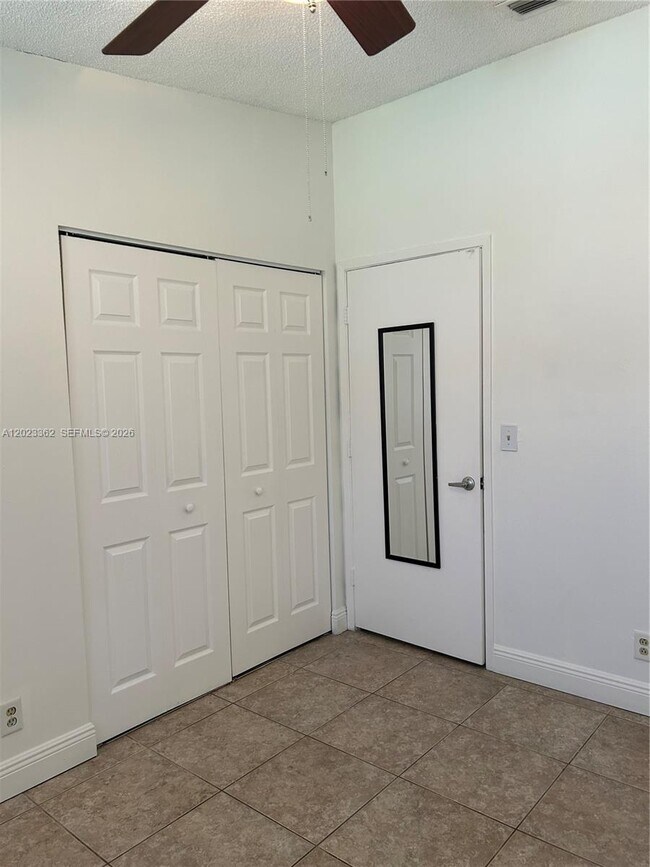 Building Photo - 578 Woodgate Cir