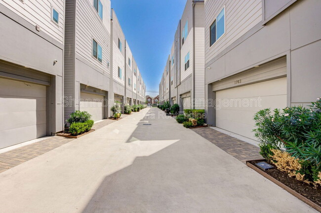 Building Photo - 1743 Eado Point Ln