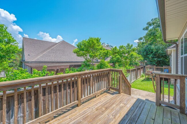 Building Photo - Modern 4-Bedroom Home with Designer Touches in the Heart of Niceville