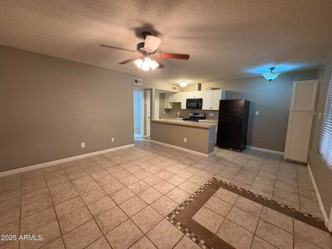 Building Photo - 2735 W Tuckey Ln