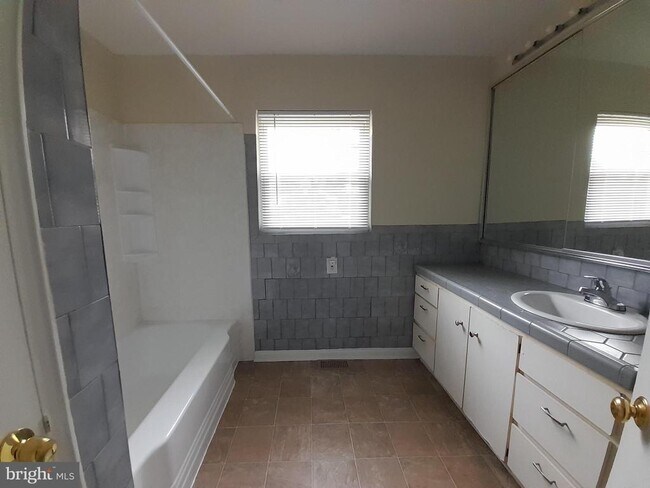 Building Photo - 6731 Edwards Ave