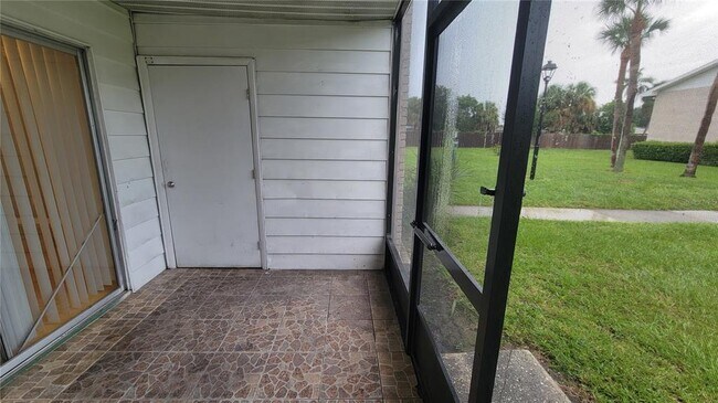 Building Photo - 863 Sky Lake Cir