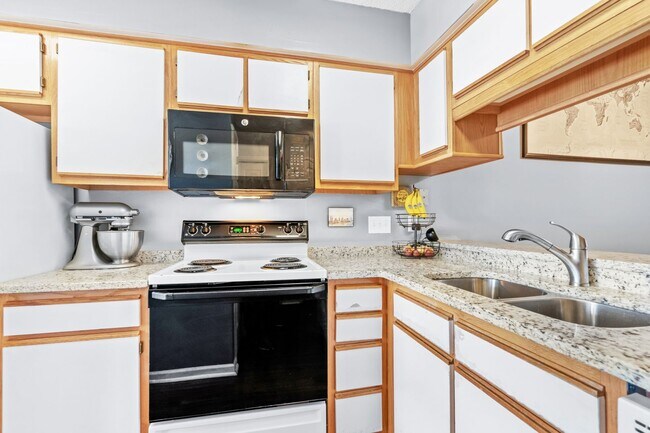 Building Photo - 4930 Windsor Green Way