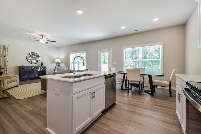 Building Photo - 3414 Sugarberry Dr