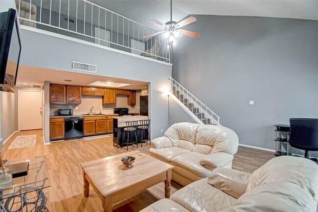 Building Photo - 14777 Wunderlich Dr