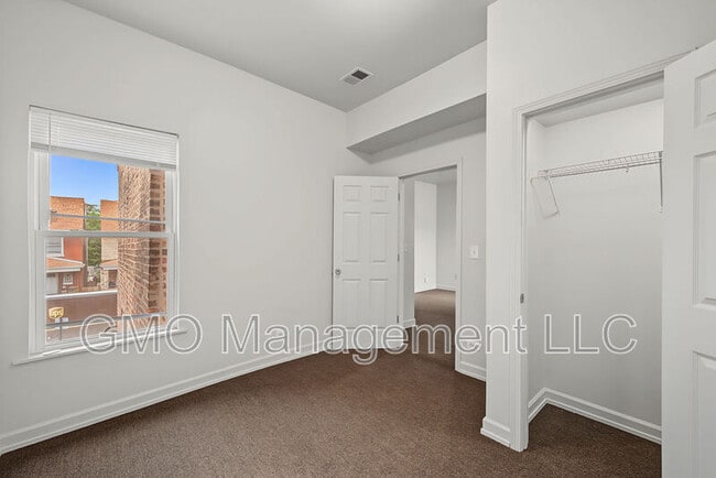 Building Photo - 4341 W Gladys Ave
