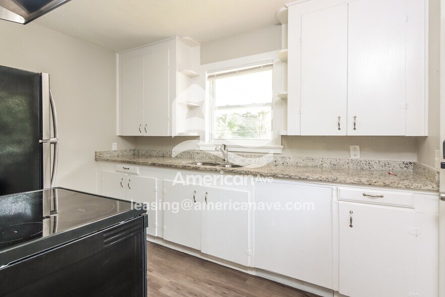 Building Photo - 3921 17th Ave