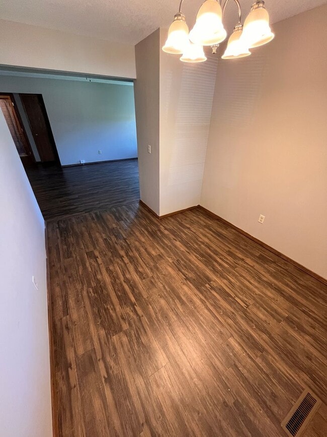 Building Photo - d4138mir