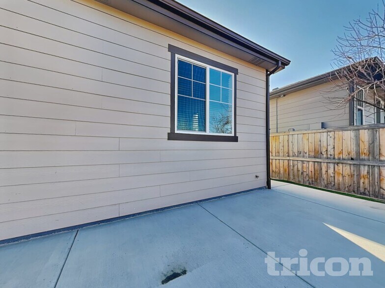 Building Photo - 4363 E 96th Way