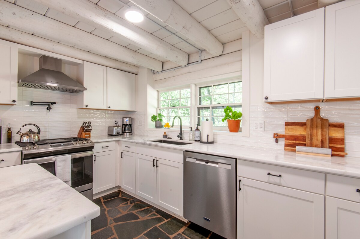 Building Photo - 1644 Dudley Mountain Rd