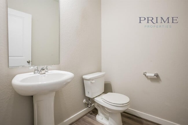 Building Photo - 602 Skiff Moth Dr