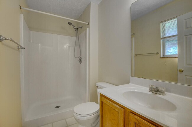 Building Photo - 330 River Rd