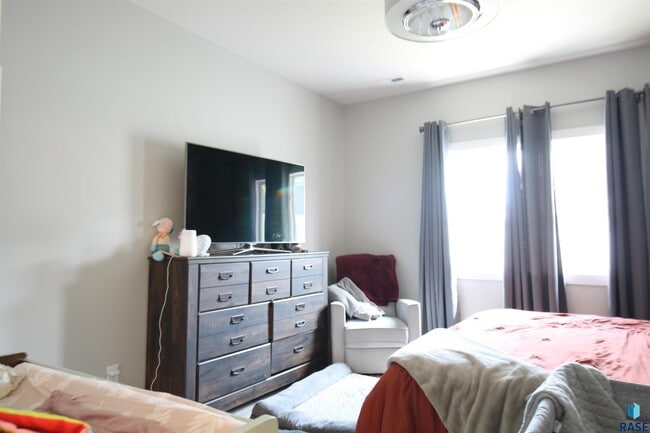 Building Photo - 4417 E Leubecher Pl