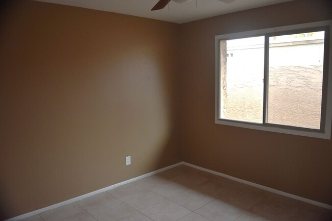 Building Photo - Awesome 5 Bed 2 Bath Home at ASU