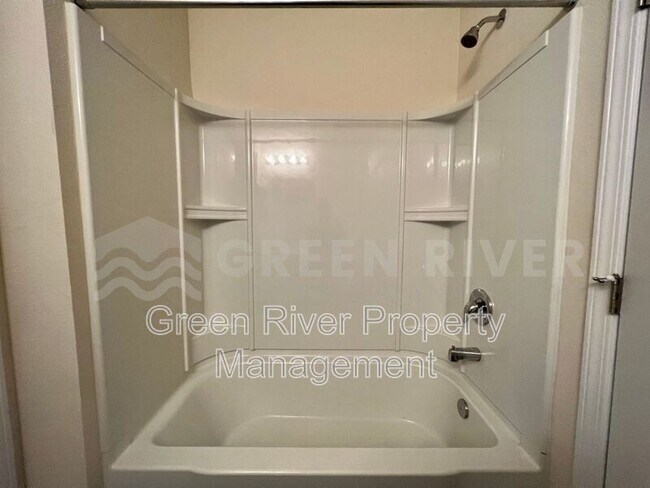 Building Photo - 294 Aralia Ln