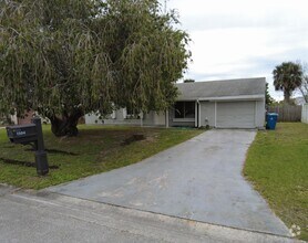 Building Photo - 1204 Linmoor Cir NE