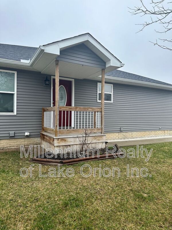 Building Photo - 2 Pleasant St