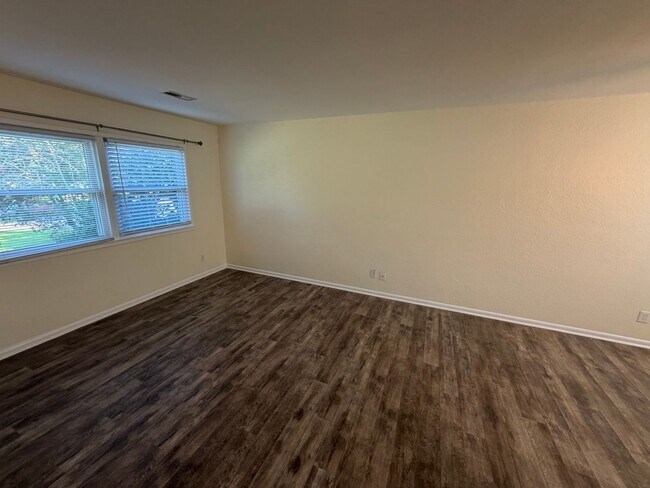 Building Photo - 3061 Ole Towne Ln
