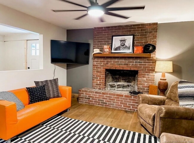 Building Photo - 3 Bedroom 2 Bath House for Lease!!