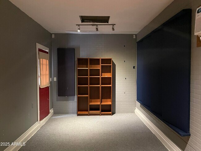 Building Photo - 16054 W Shangri La Rd