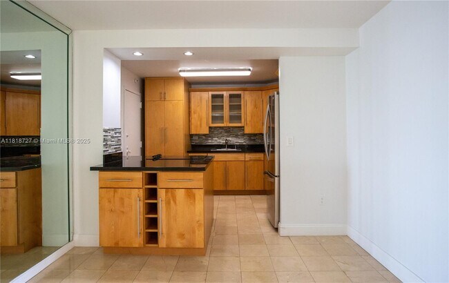 Building Photo - 2333 Brickell Ave