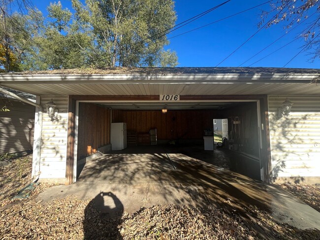 Building Photo - 2 BR/bonus room 1 bath home in West Sevent...