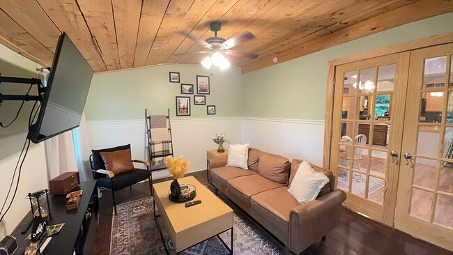 Building Photo - Beautiful Furnished Home with Cozy Rustic Finishes