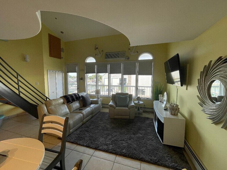 Family - 21 Seabreeze Dr