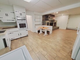 Building Photo - 47 Whitmore Ln