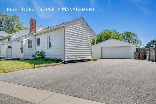 Building Photo - 1 Idlebrook Dr